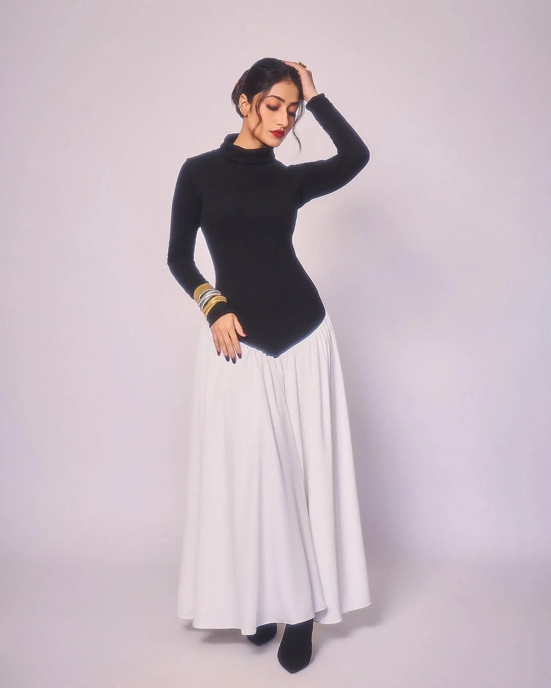 Slaying the game one day at a time Makeup makeupbymanjiri Hair sanjuhairstylist amannagoshe Styled By dipikamohtastylefile rutujastylesOutfit truffleindiaJewellery thejewelgallery Media r 2
