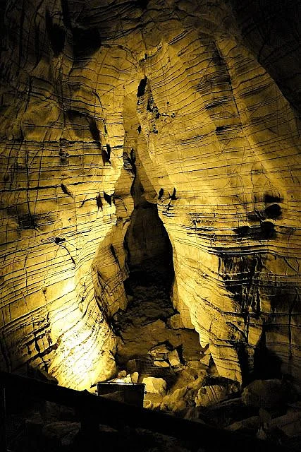 Explore Belum Caves in Kurnool Andhra Pradesh i Share