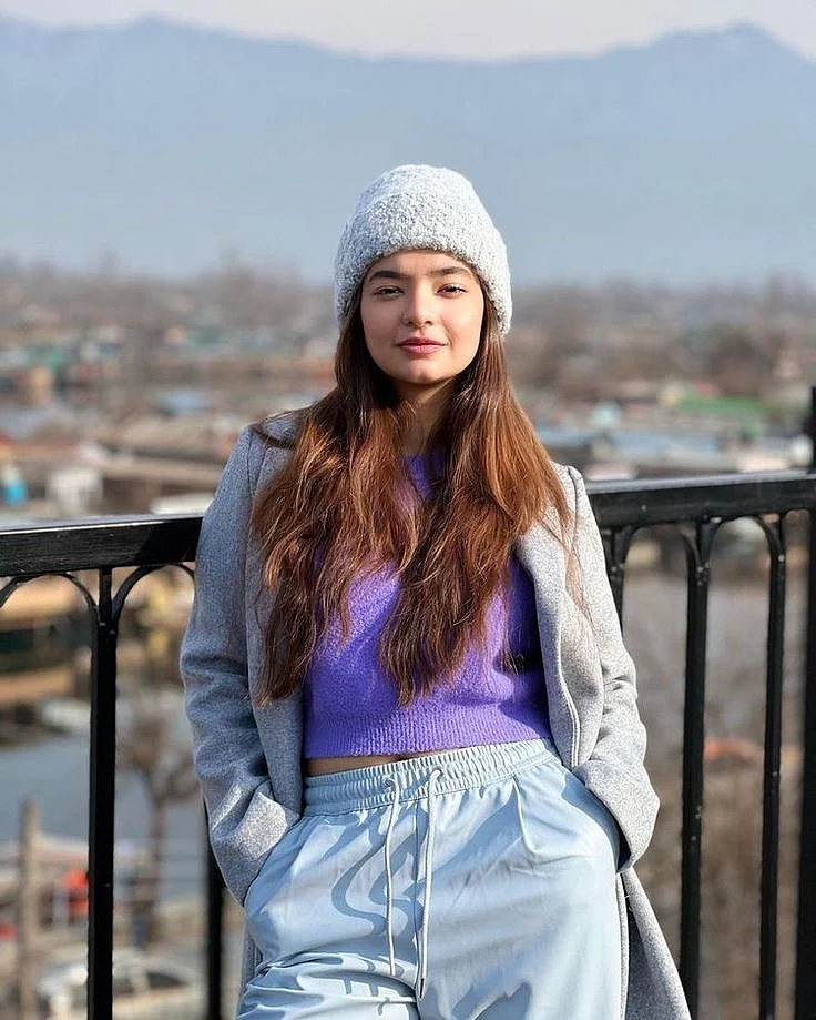 Anushka Sen cap