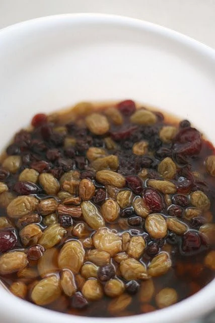 Soaked Raisins 1