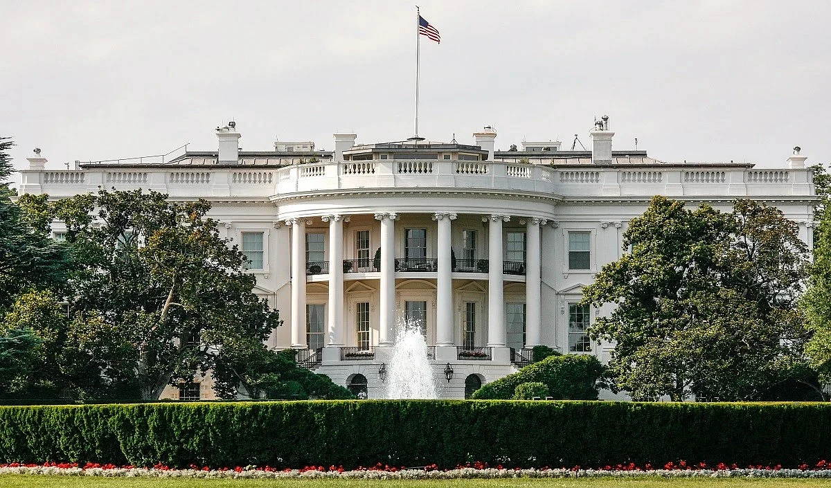 white houselarge1010144