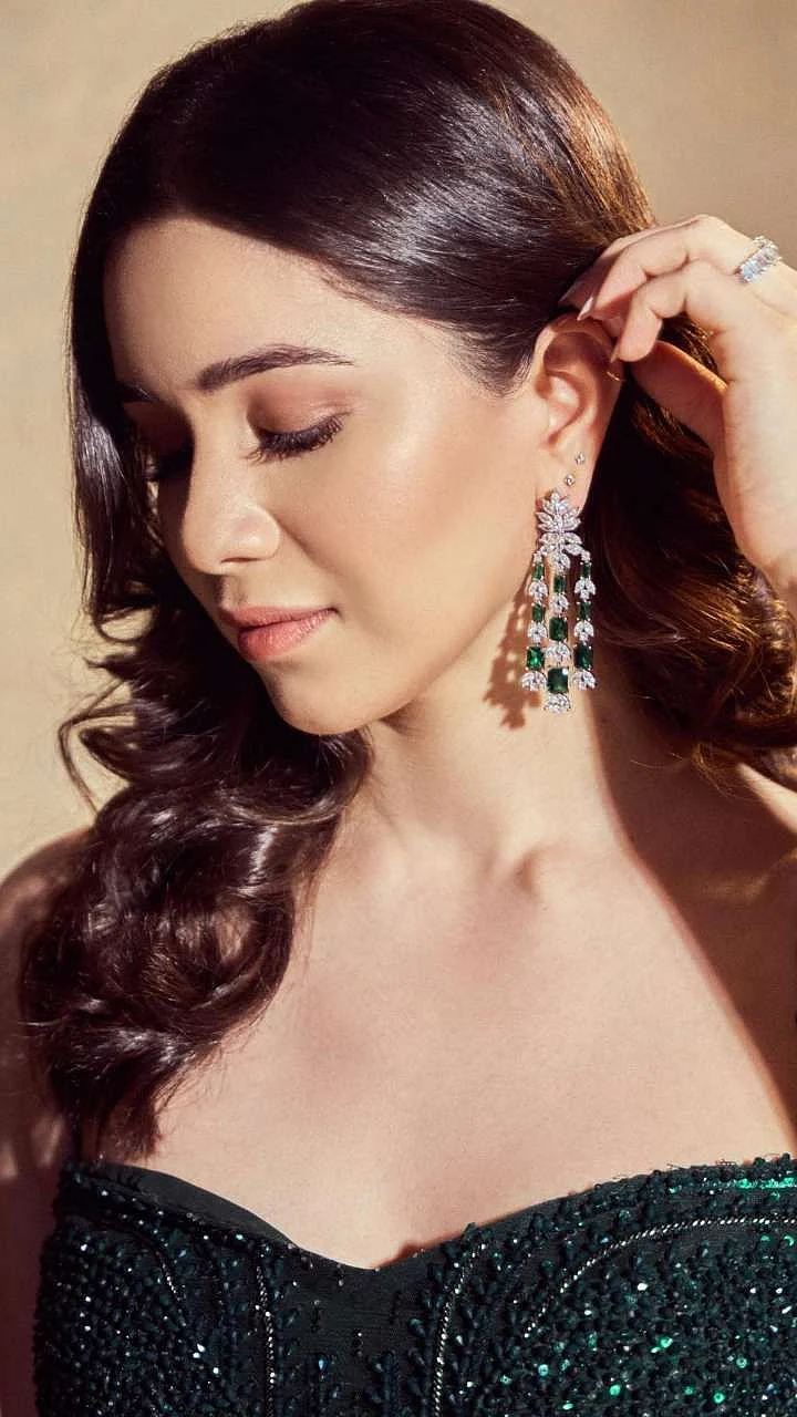 इंडियन ऑउटफिट संग जचेंगे Sara Tendulkar के ट्रेंडी झुमके
