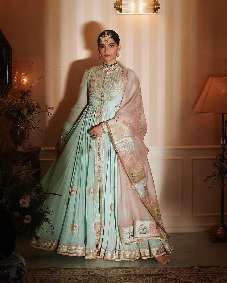 Recreate Sonam Kapoor’s Bridesmaid Look For Rhea Kapoor’s Wedding