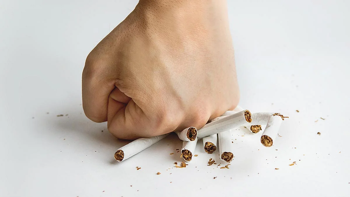 men hand crushed some cigarettes