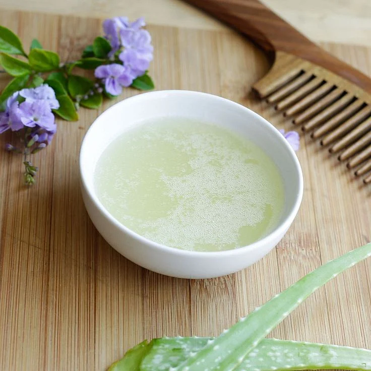 Coconut oil and aloe vera gel mask