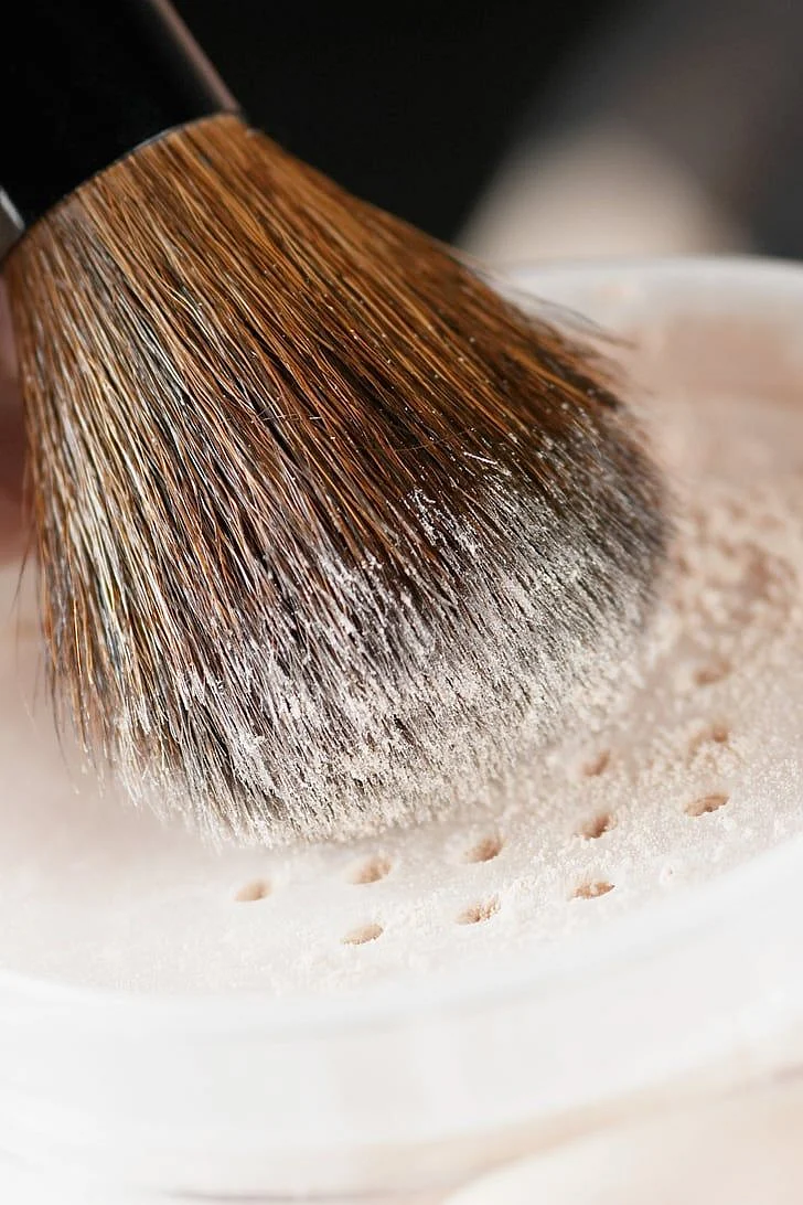 The Difference Between Finishing Powder and Setting Powder