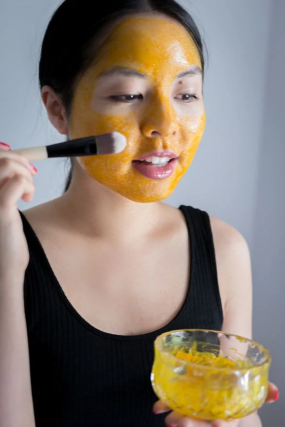 Turmeric and honey face pack