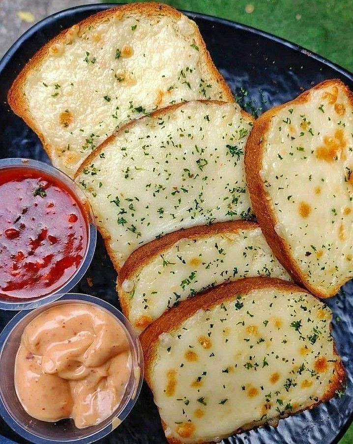 Cheese Garlic Bread 1