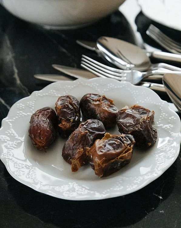 dates 9