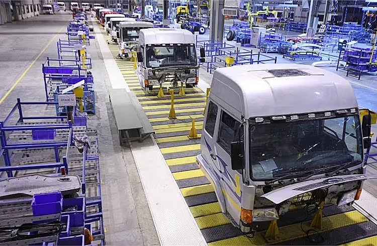 90ac6ff5 ccc1 4d98 91aa e216c399b0104de3b904987d4b408c9fd731fd7748dbtruckassemblyline2 2