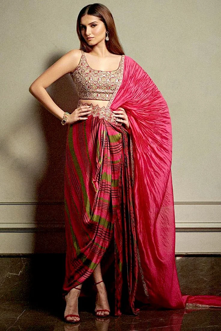 Tara Sutaria’s Ethnic Wardrobe Is Perfect For Festive Season