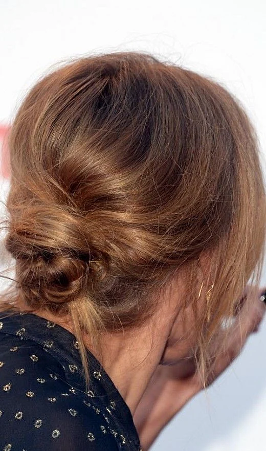 23 Stunningly Easy DIY Messy Buns