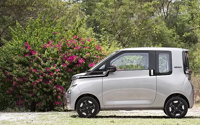 comet ev exterior left side view