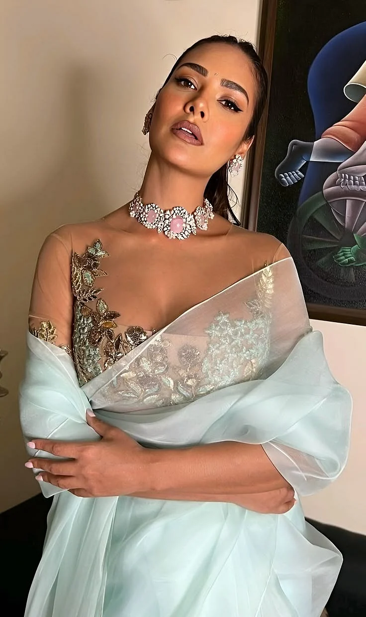Esha Gupta 3