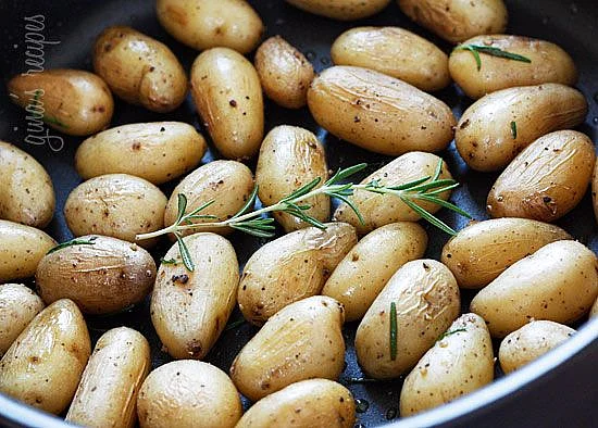 Roasted Baby Potatoes with Rosemary