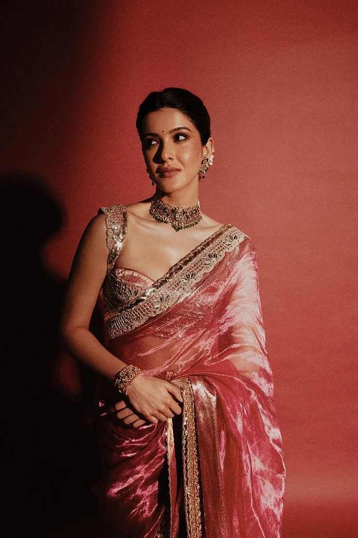 Shanaya Kapoor Banarasi Tissue Saree Rose Pink Saree Waistcoat Blouse Manish Malhotra