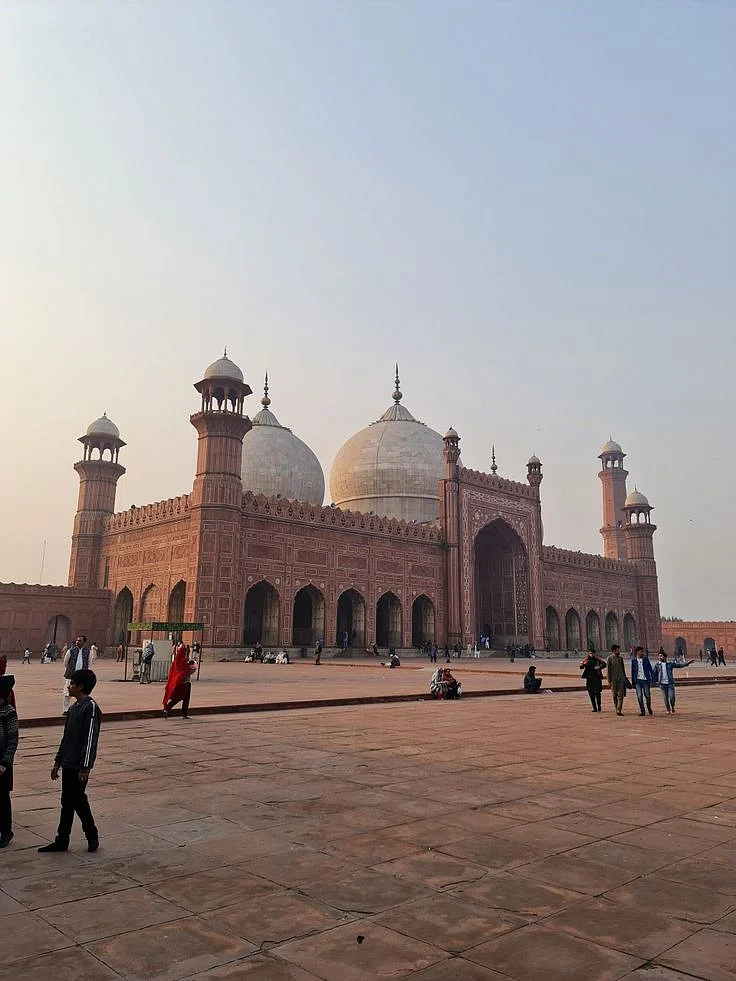 Taj ul Masjid 1