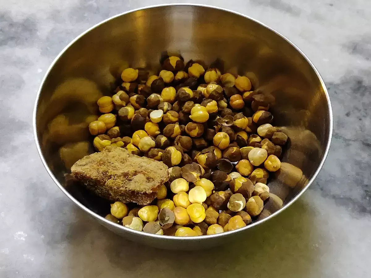 Jaggery and Gram 1