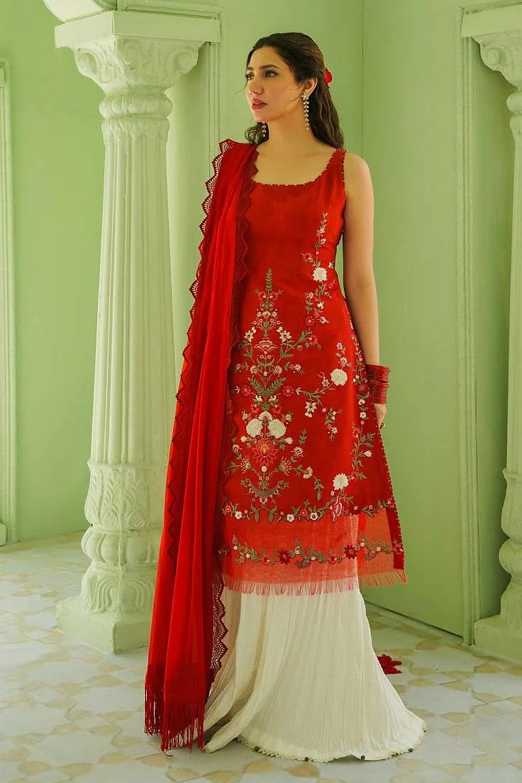Mahira Khan suit 6