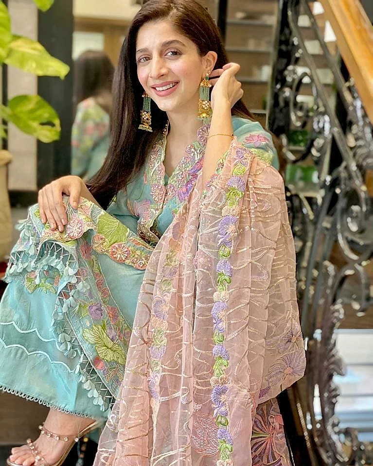 mawra hocane suit 6