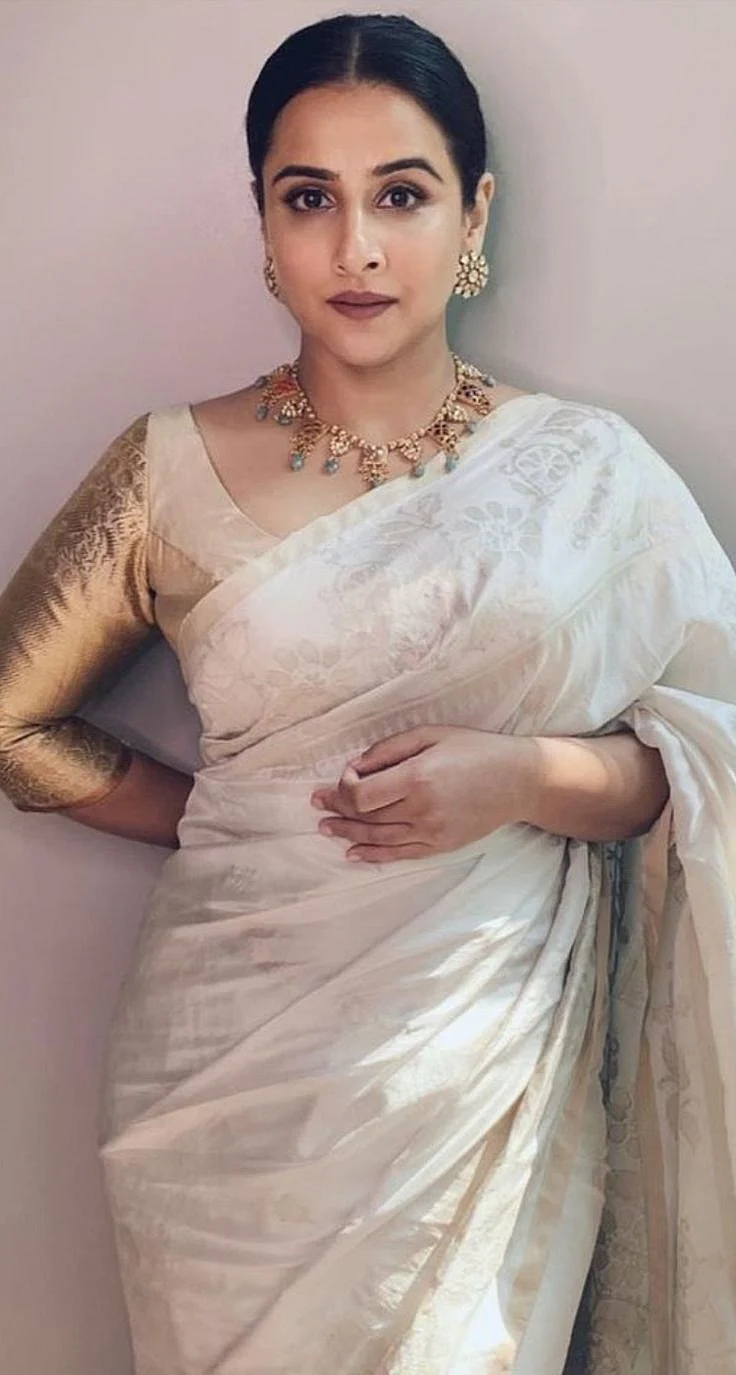 Vidya Balan in a handcrafted designer Jamdani…