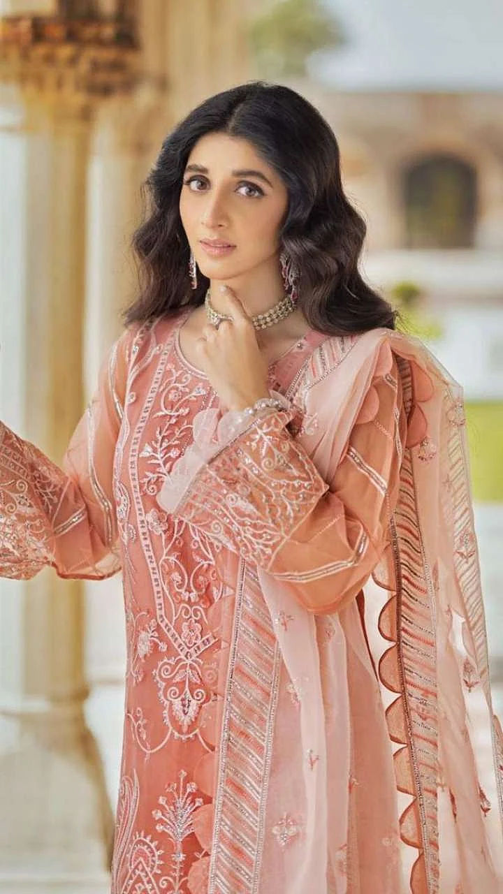 mawra hocane suit 10