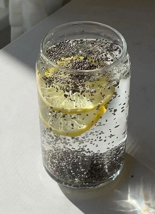 Chia seeds water2