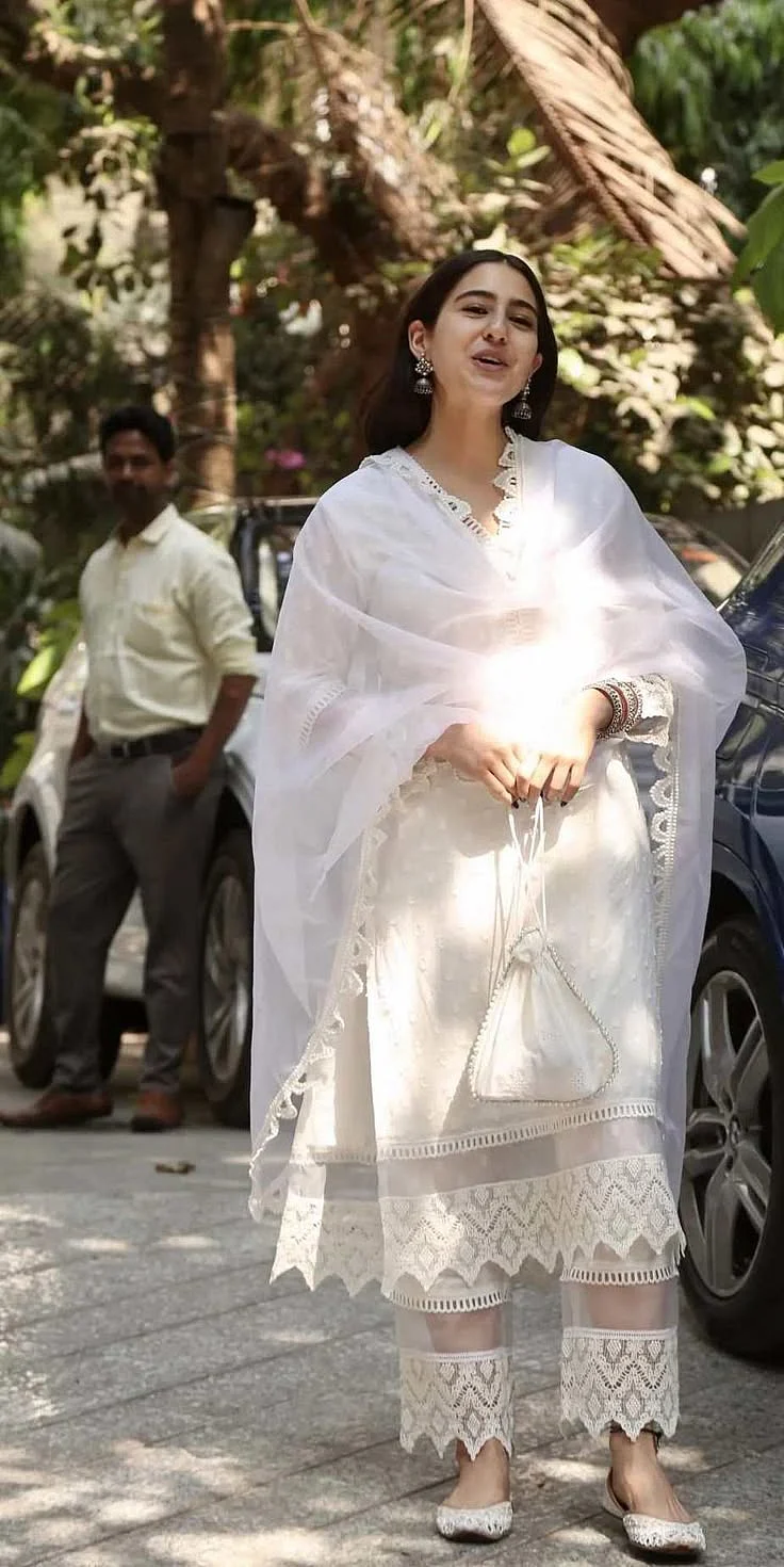 Sara Ali Khans off white kurta set is a summer casual wear essential