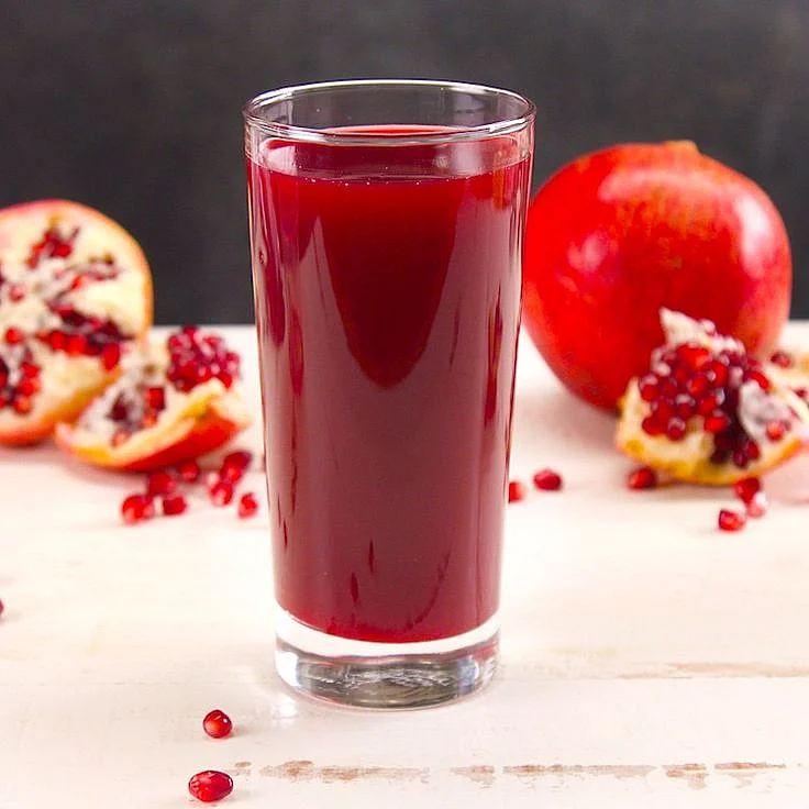 The Easiest Way to Cut Juice a Pomegranate No Mess