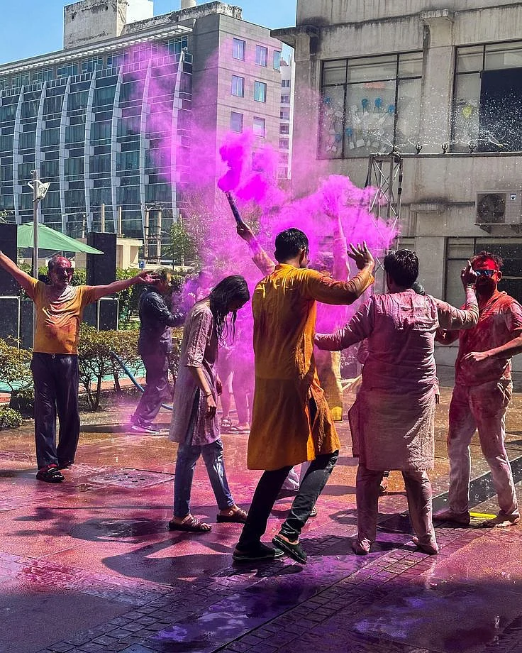 Happy Holi from India 🥳🩷🪷💜🎊 Delighted to be…