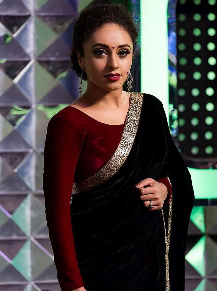 Indian Saree With Contrast Blouse Designs Cut Sleeves Blouse Designs For Contrast Silk Sarees sare