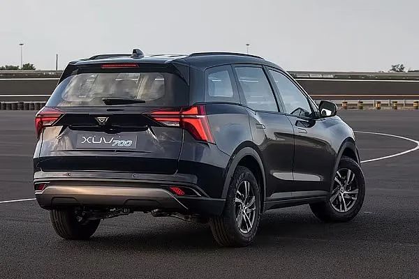 exteriormahindra xuv700rear right