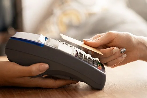 Premium Photo Paying by card