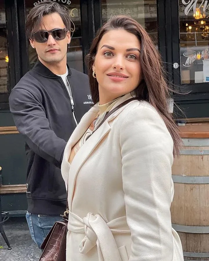 Himanshi Khurana Asim Riaz 3