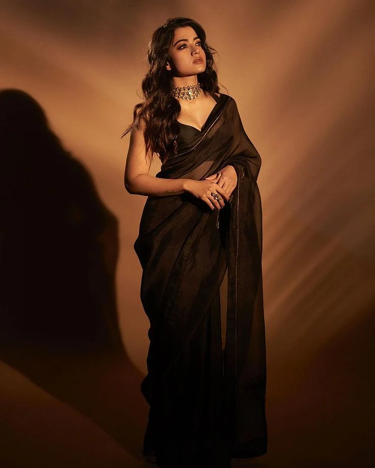bollywood actress black saree
