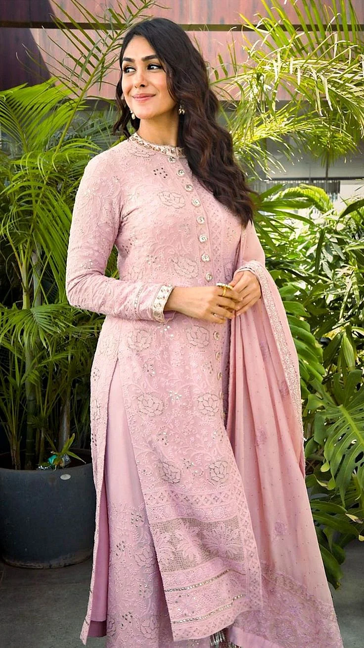 Mrunal Thakur 1165