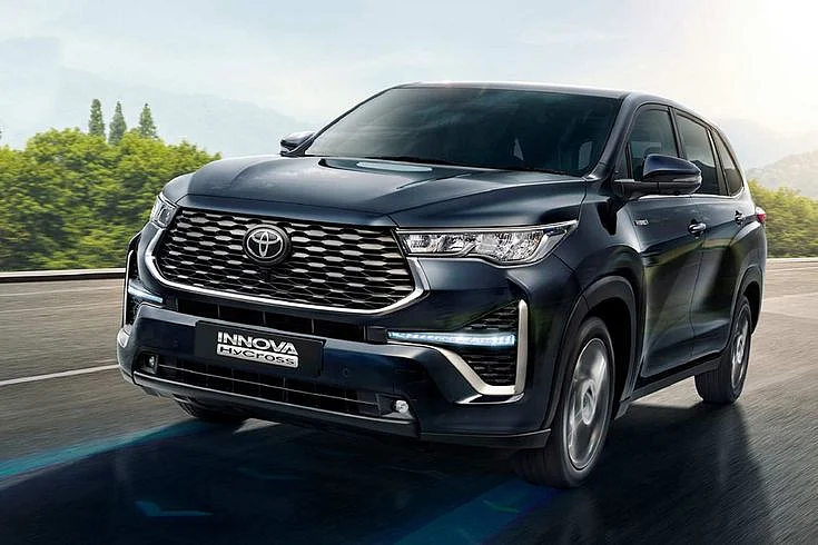 Toyota Innova Hycross