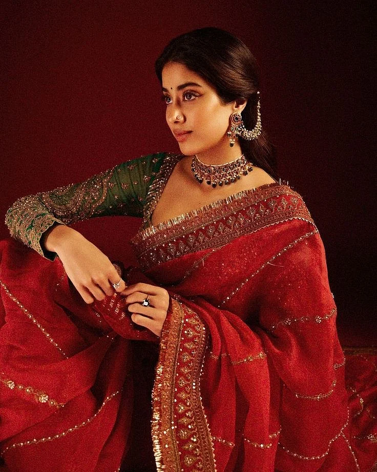 Janhvi Kapoor red dress 8