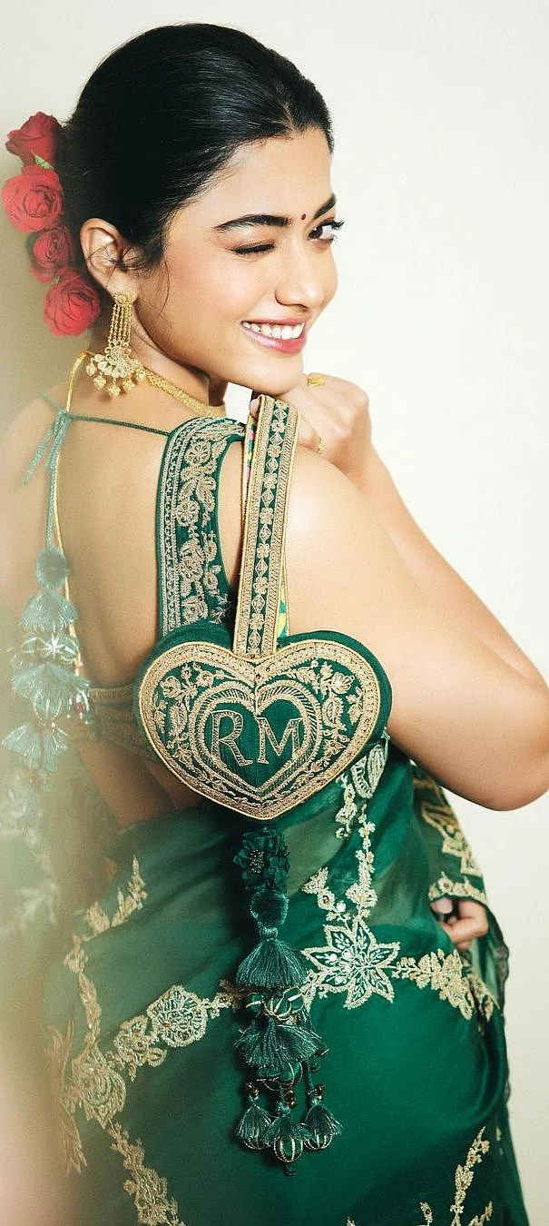 Green Saree 00