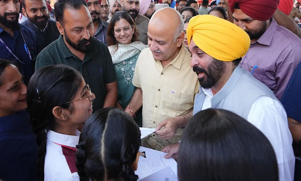 Bhagwant Mann and Manish Sisodiya