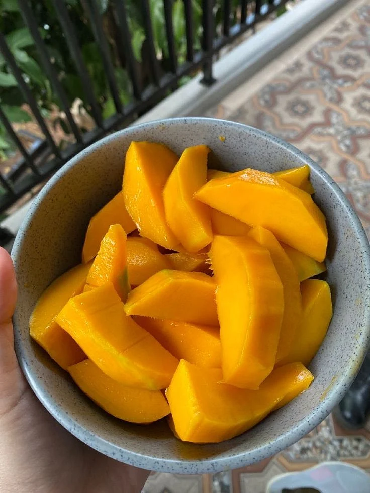 mangoes. 3