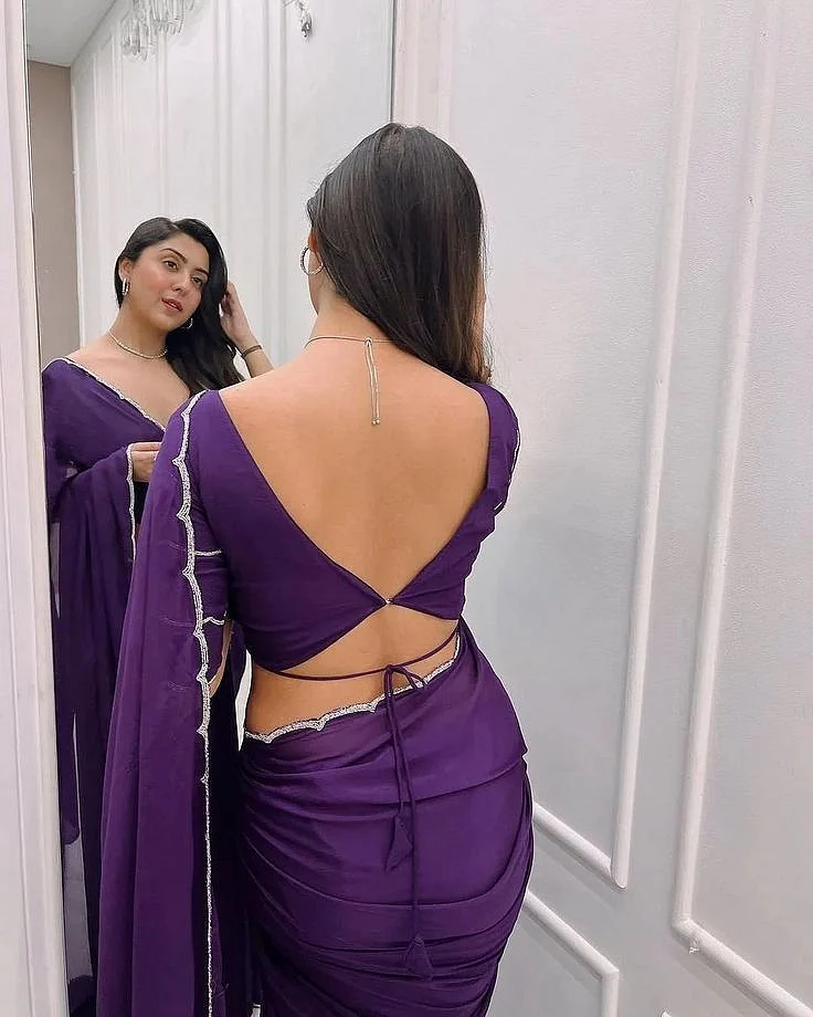 Saree Girls Pic
