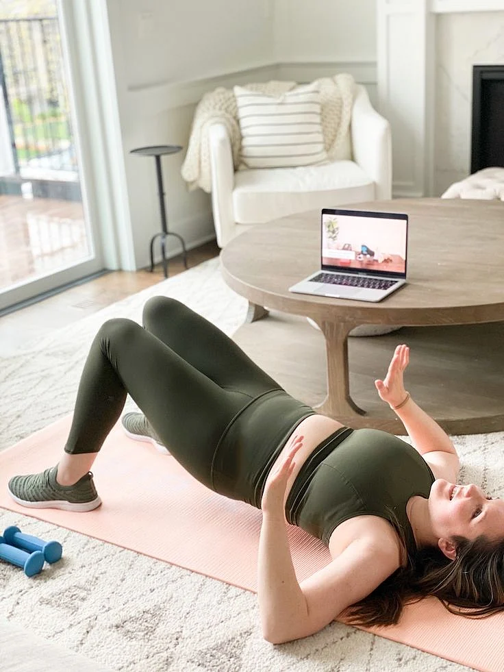 Two Moms Share Their Experiences With Postpartum Ab Separation and How They Treated It