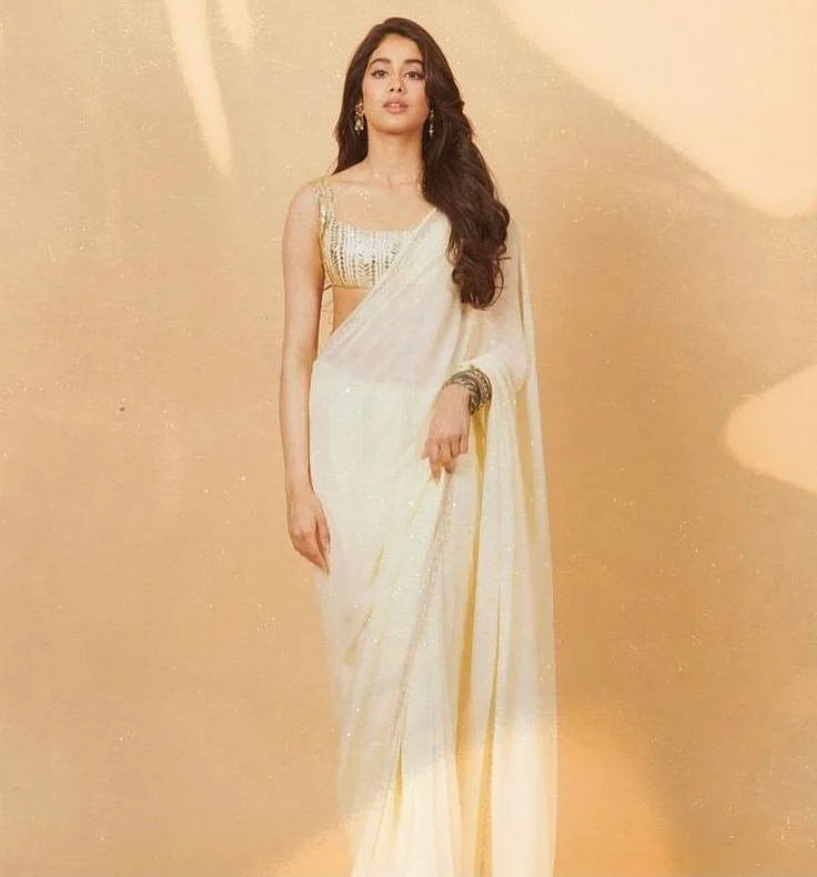 Janhvi Kapoor in Manish Malhotra 1
