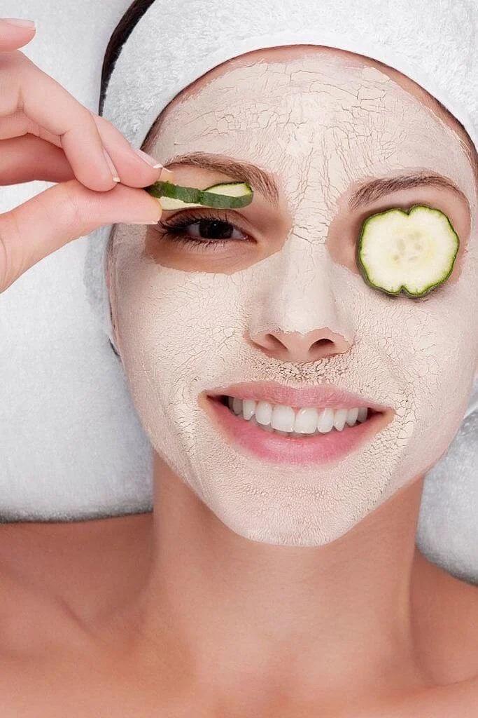Cucumber on eyes8