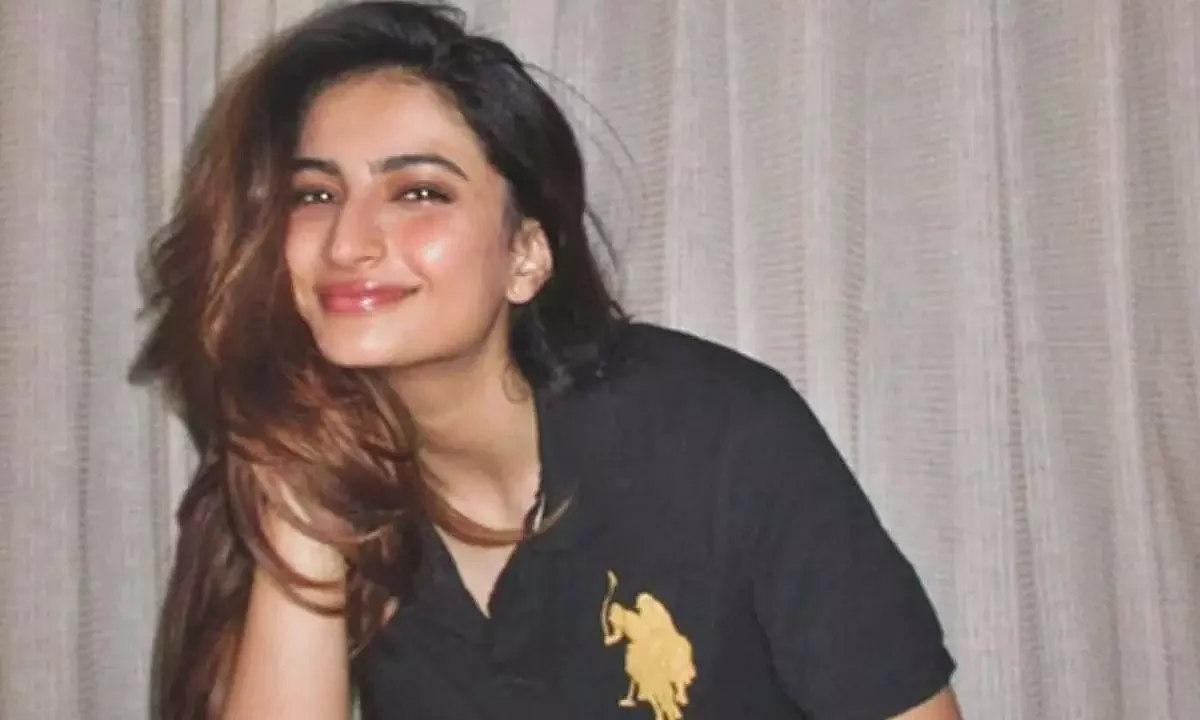 1538224 palak tiwari