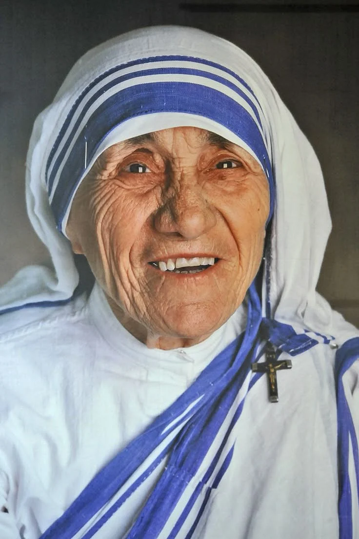 Madre Teresa de Calcutá nasceu na cidade de…