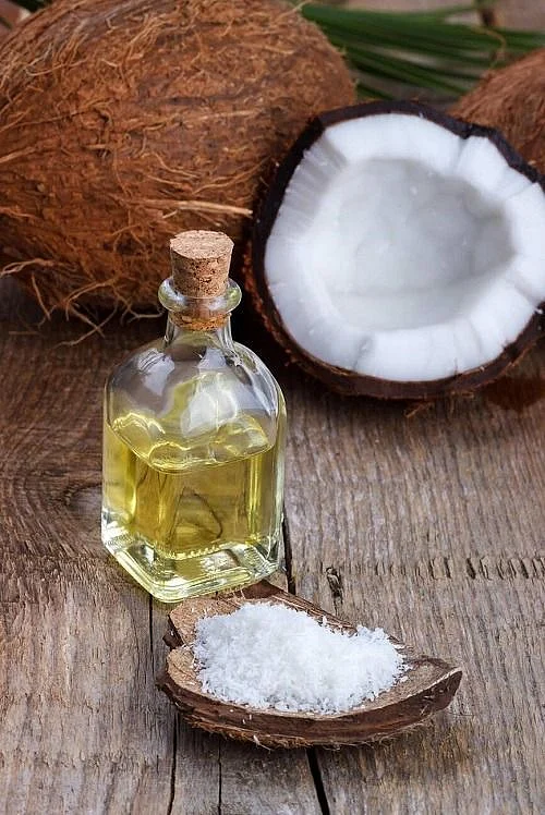 Benefits and Uses of Coconut Oil Baths