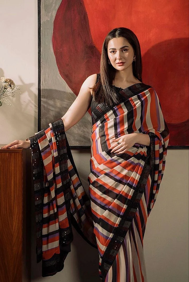 Hania Amir 6