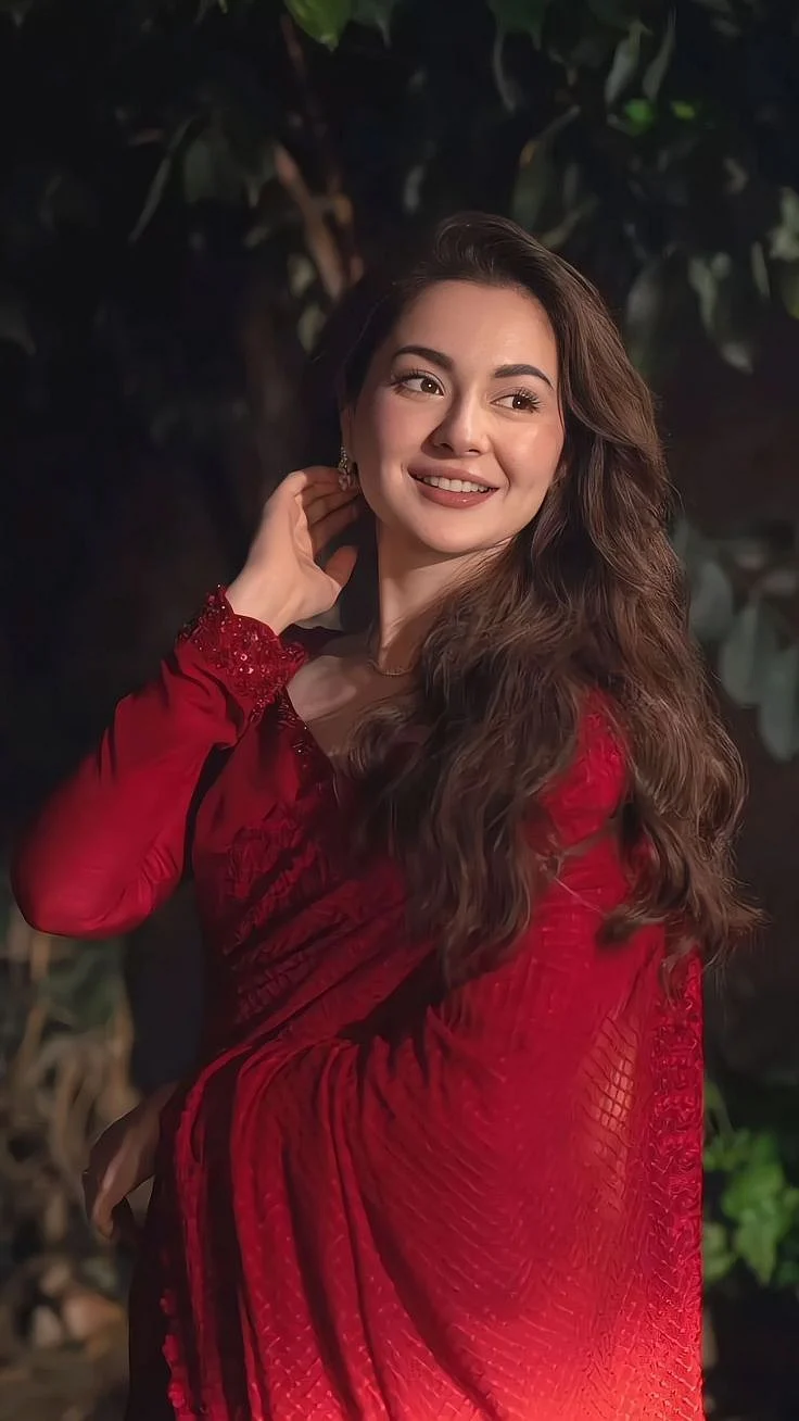 Hania Amir 00
